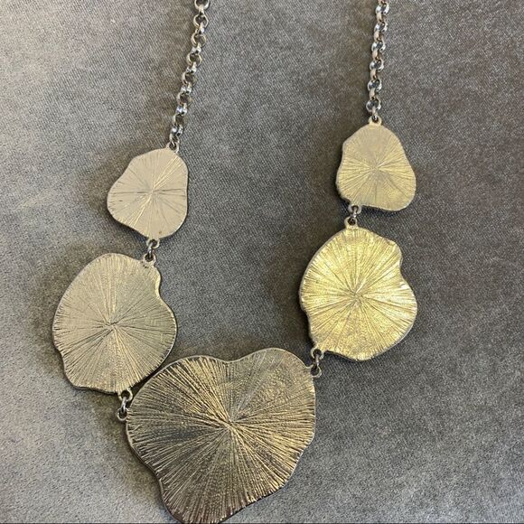 Bebe Cream gray marbled crackled Crystal Rhinestone trimmed chunky necklace - Picture 7 of 9